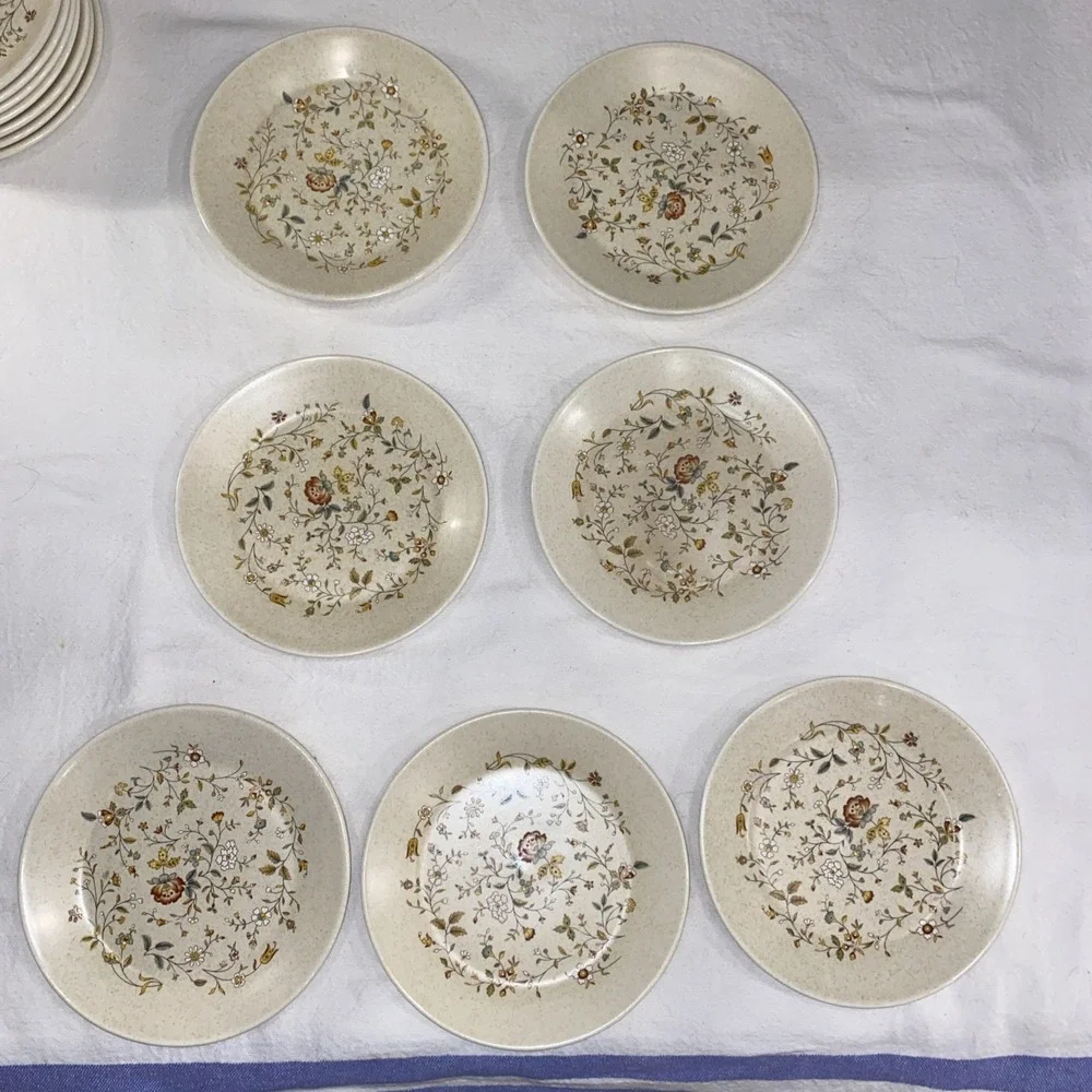 7 LENOX TEMPERWARE MERRIMENT‎ BREAD & BUTTER PLATES